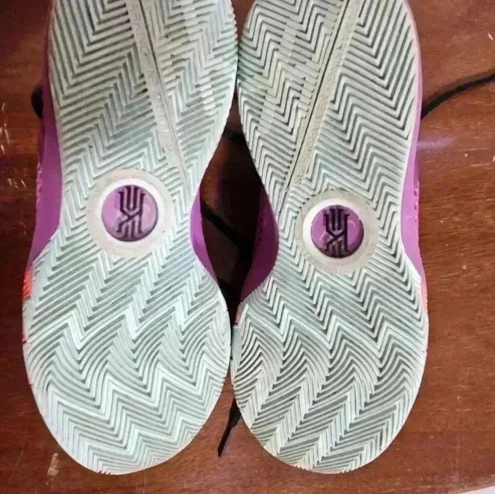 Nike Kyrie 1 easyer purple and orange Size 5Y EUC